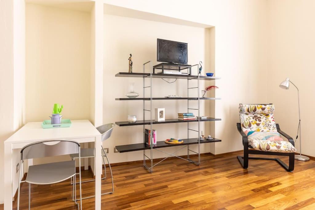 Suite In Via Del Pratello Bologna Exterior photo